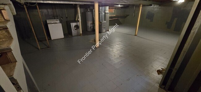 Building Photo - Available NOW! Beautiful/Unique 2 bed 1 ba...