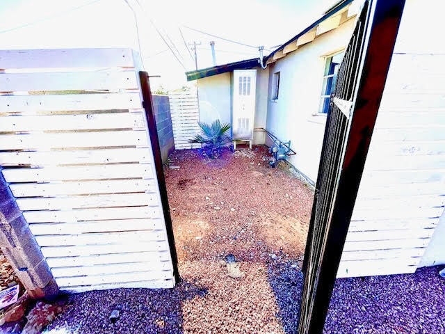 Building Photo - New renovated and move in ready. Roosevelt...