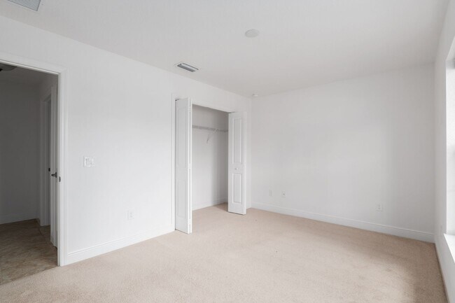 Building Photo - 10397 Silver Maple Ave