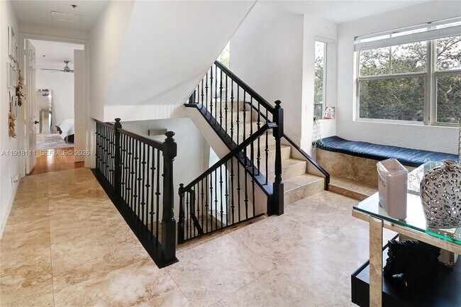 Building Photo - 601 NE 11th Ave