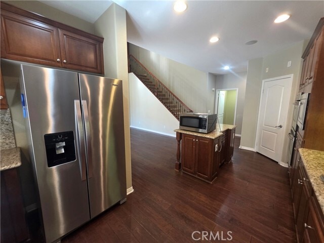 Building Photo - 71 Wonderland