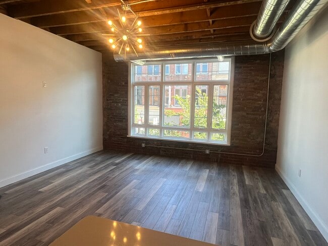 Building Photo - 130 S Washington St