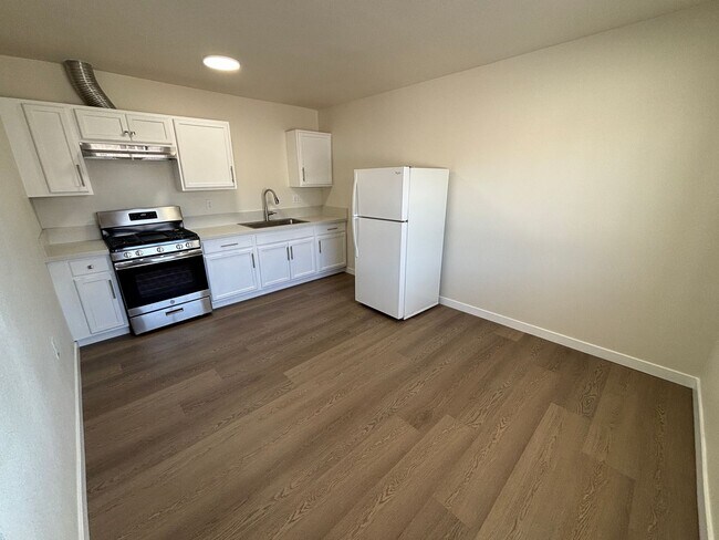 Building Photo - Fully Renovated 1BD/1BA Duplex Unit | Eucalyptus Ave, Moreno Valley