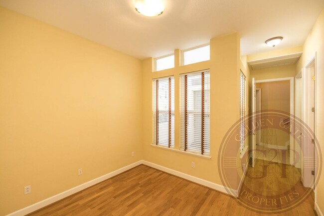 Building Photo - Sunset - 3 BR, 3.5 BA Townhouse 2,225 Sq. ...