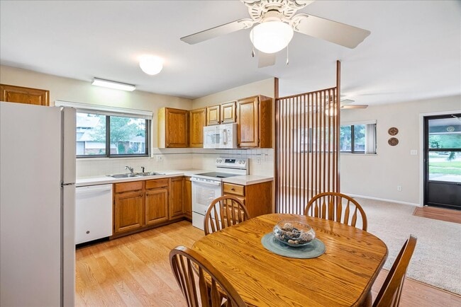 Building Photo - 1001 Strachan Dr