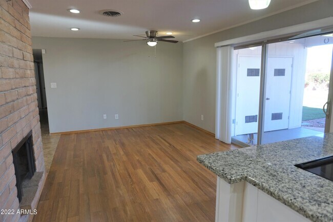 Building Photo - 2209 Golf Links Rd