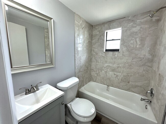 Building Photo - 2117 Mitchell Ct