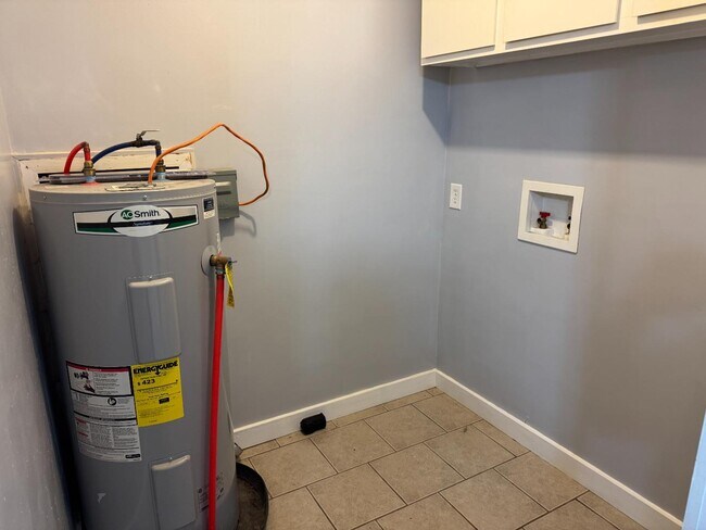 Building Photo - 608 Wilson Ave