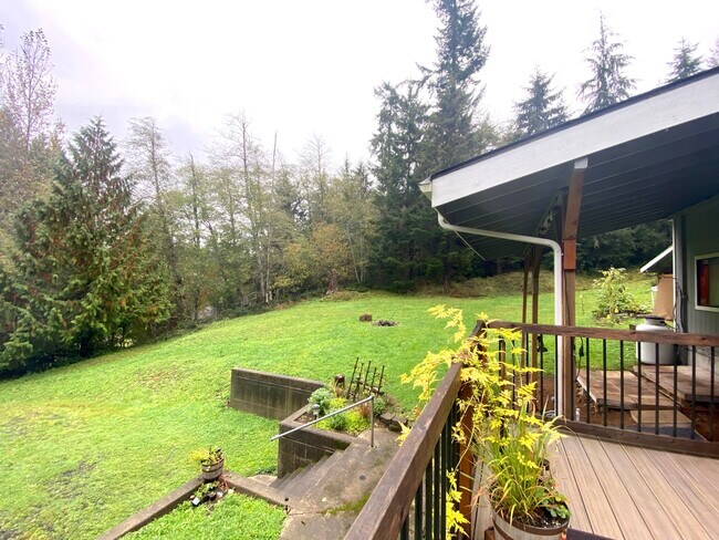 Building Photo - 60 W Puyallup Dr