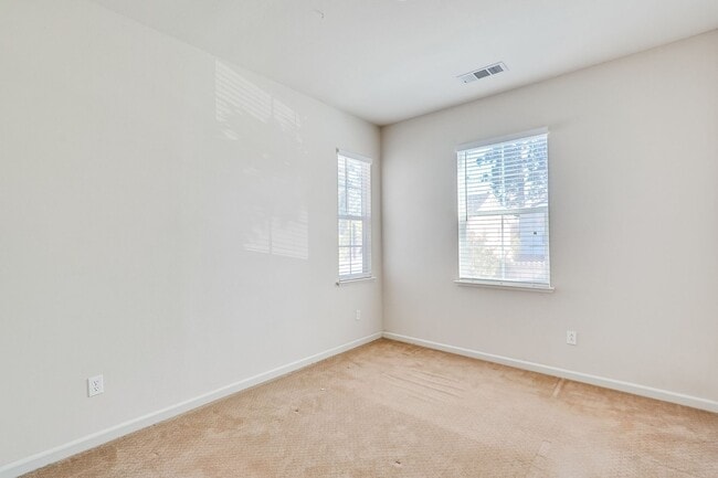 Building Photo - 104 Alden Ct