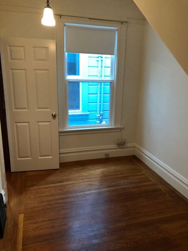 Building Photo - Classic spacious San Francisco Flat in popular Inner Sunset District w/garage parking! OPEN HOUSE...