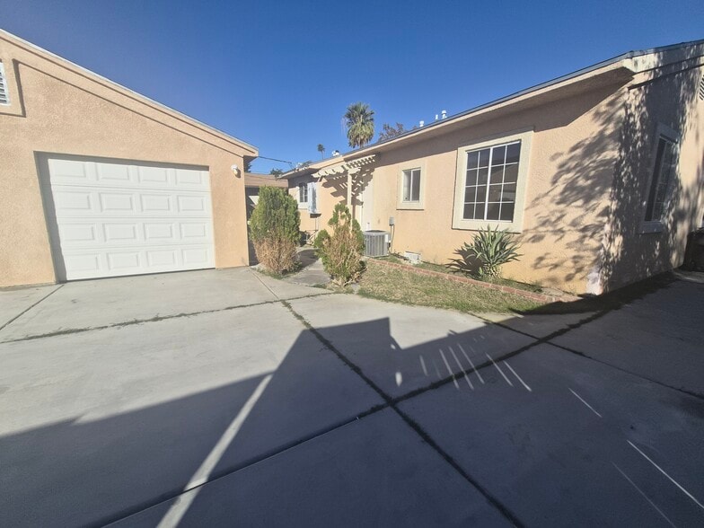 Building Photo - 45565 King St