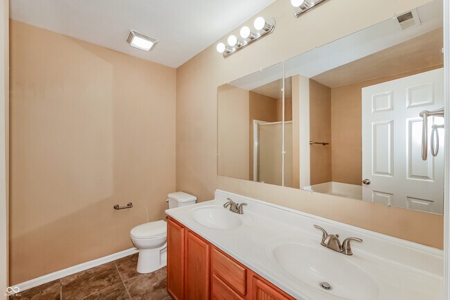 Building Photo - 8144 Wood Hollow Ln