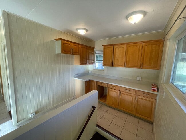 Building Photo - 737 Hauoli St.