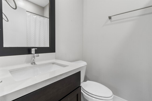 Building Photo - 719 Schwartz St