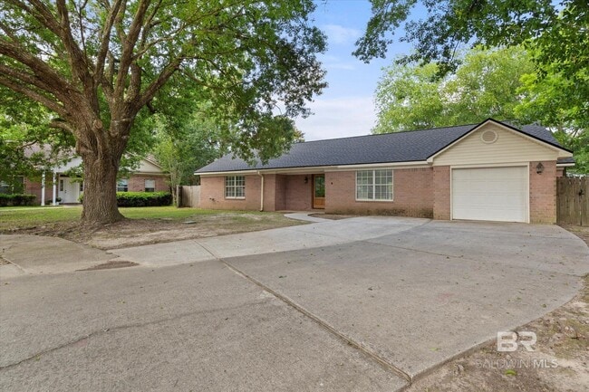 Building Photo - 10 Troyer Ct