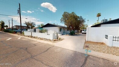 Building Photo - Remodeled 2 bedroom 1 bath!