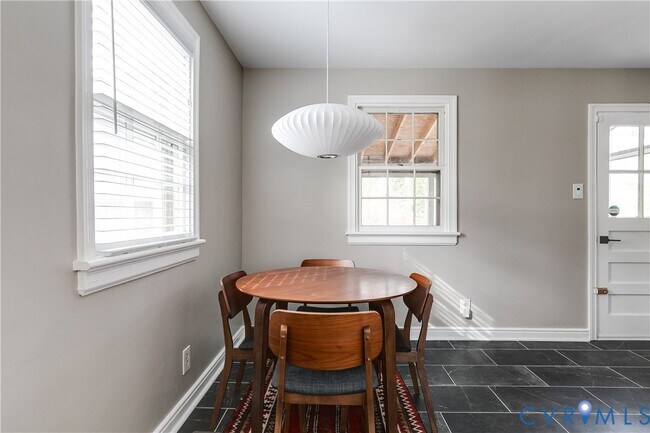 Building Photo - 3342 Grandview Dr