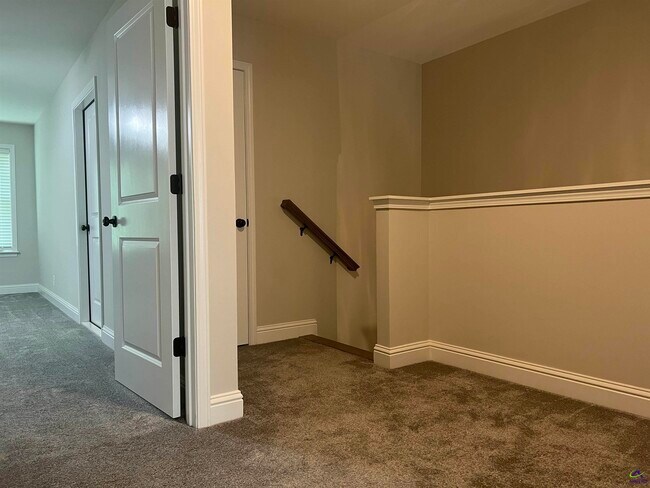 Building Photo - 250 High Ridge Ct