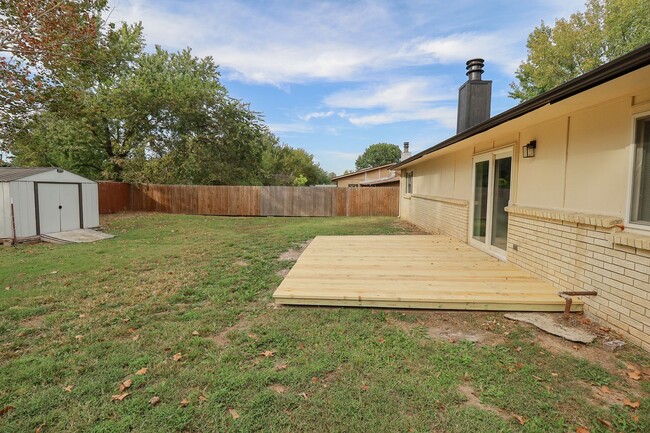 Building Photo - 3 bed/2bath! Fully remodeled!