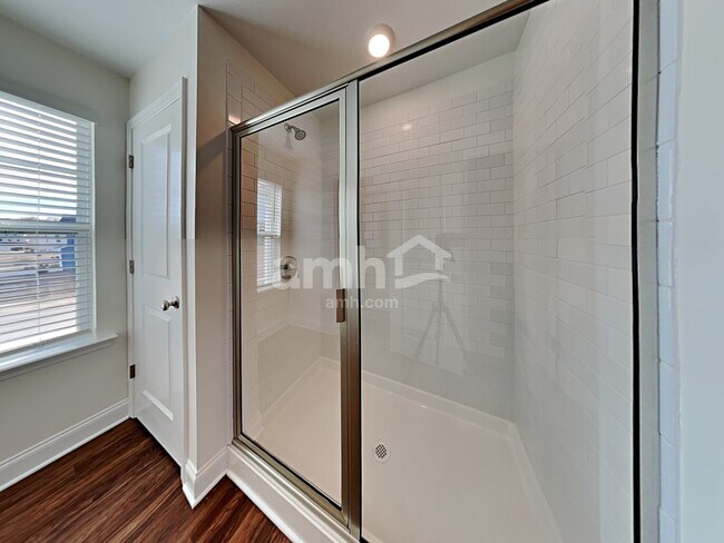 Building Photo - 174 Larragan Dr