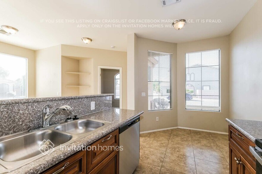 Building Photo - 6537 S 15th Dr