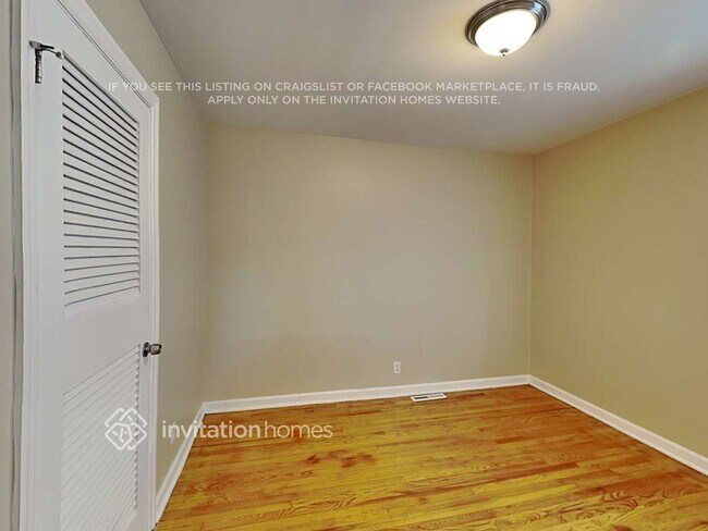 Building Photo - 9219 S 51st Ave