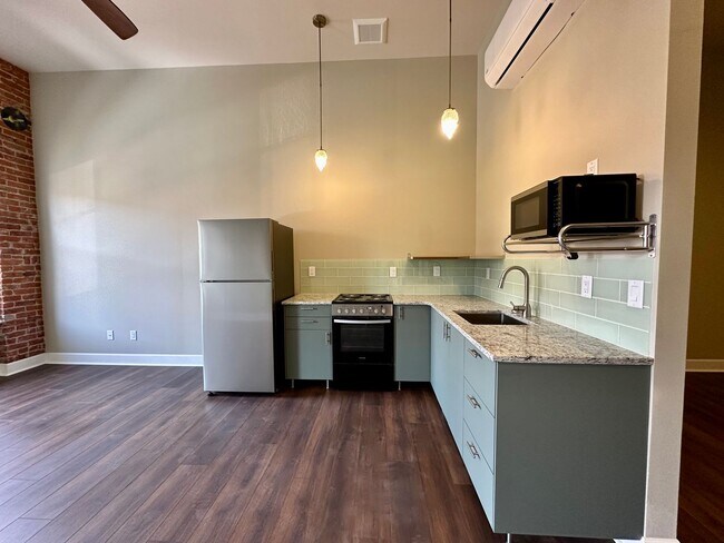 Building Photo - Modern Living with a Touch of Historic Charm