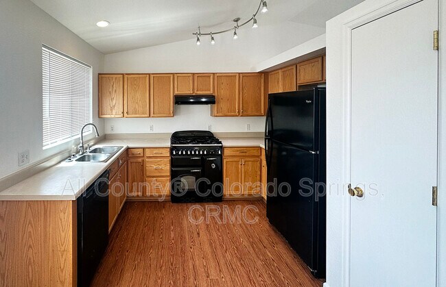 Building Photo - 5942 Vallecito Dr