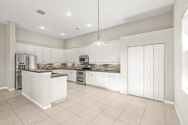 Building Photo - 1366 Crossbill Ct