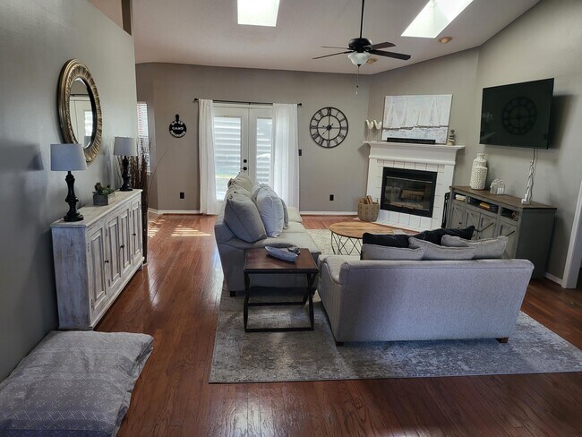 Building Photo - 9331 Vandivere Dr
