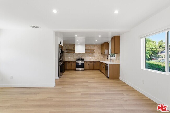 Building Photo - 5411 Troost Ave