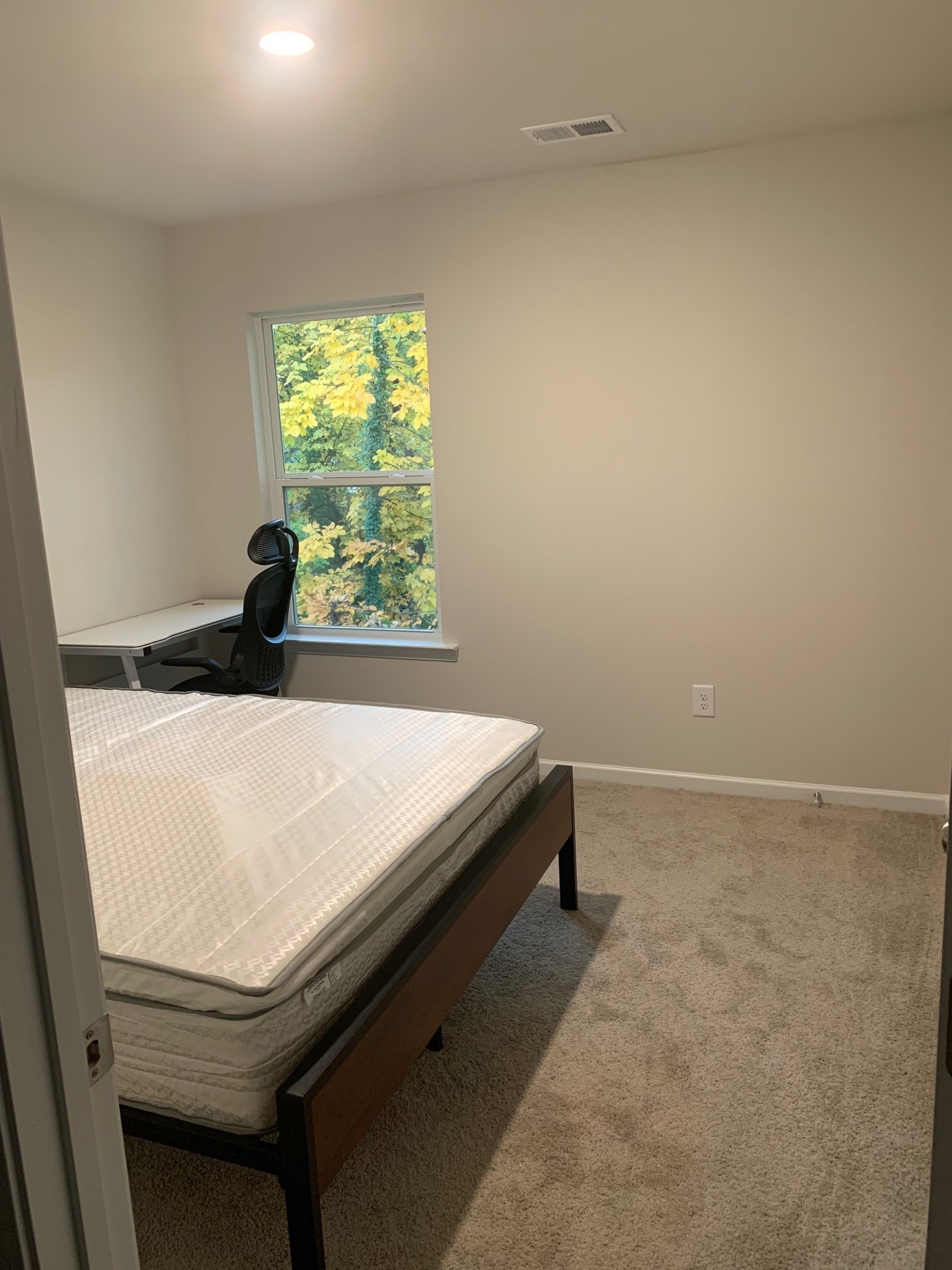 Building Photo - 1086 W Bank St