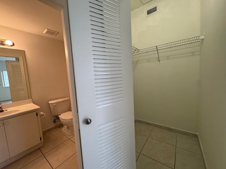 Building Photo - 7350 NW 114th Ave