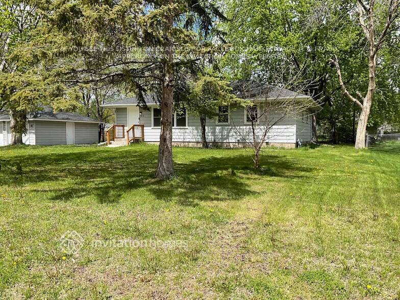 Building Photo - 816 81st Ave N