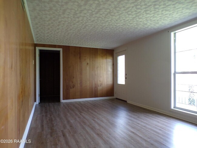 Building Photo - 208 Thoroughbred Dr