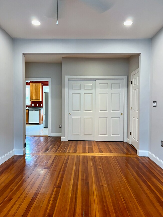 Building Photo - 102 Salem St