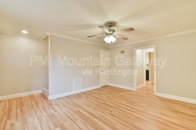 Building Photo - 42-56 Greenwood Cir