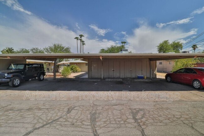 Building Photo - 2110 S Granada Dr