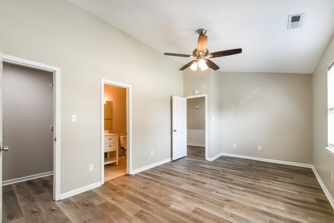 Building Photo - 14 Lake Dr N