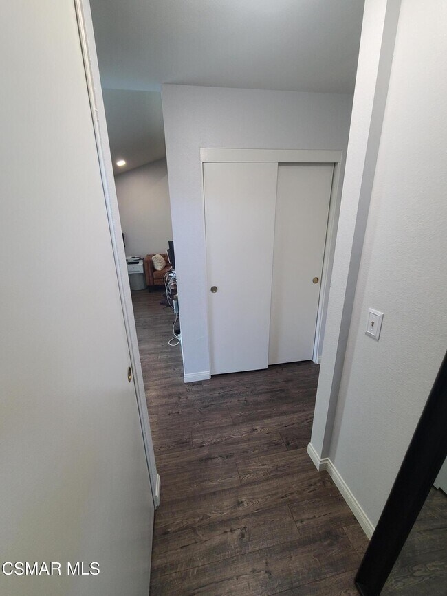 Building Photo - 833 Shadow Lake Dr
