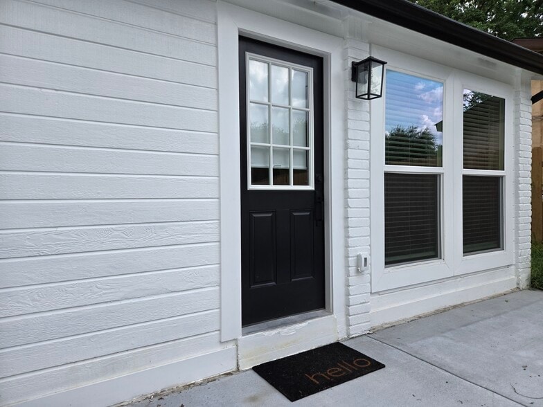 Building Photo - 4411 Dovewood Dr