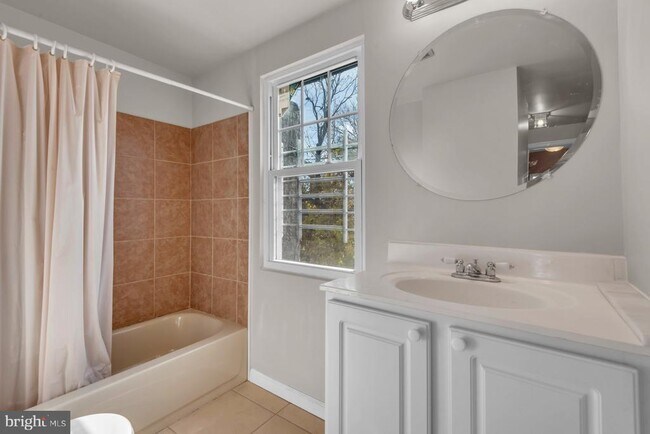 Building Photo - 1007 E Preston St