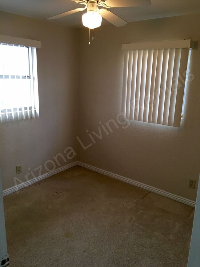 Building Photo - COZY TWO BEDROOM HOME