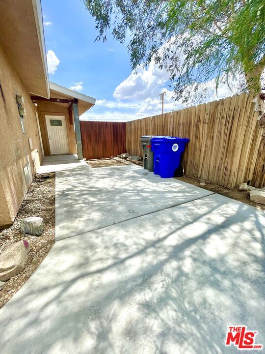 Building Photo - 6587 Oasis Ave