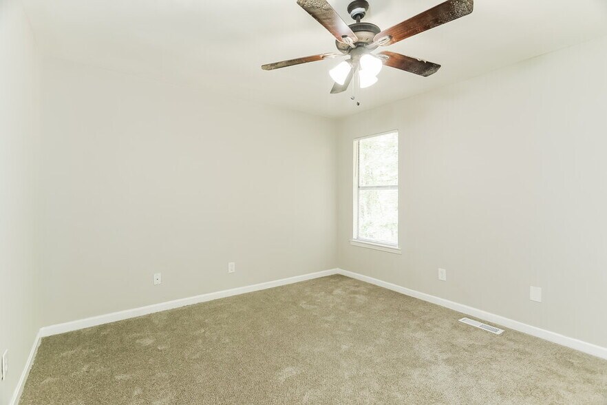 Building Photo - 232 Glenvalley Ln NW
