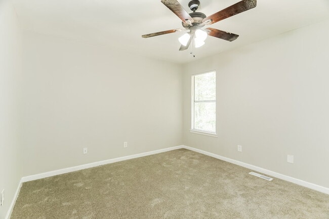 Building Photo - 232 Glenvalley Ln NW