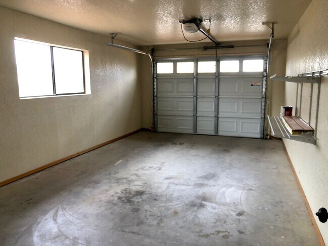 Building Photo - Cute 2 Bedroom Home w/ Garage Near Golf Course! *HOME IS CURRENTLY OCCUPIED, PLEASE DO NOT DISTUR...