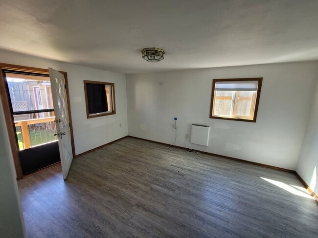 Building Photo - Small Home ADU in Myrtle Point