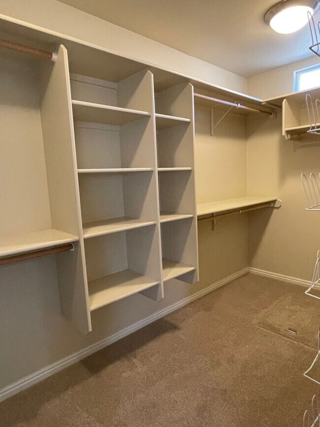 Building Photo - Beautiful 2 bed 2 bath home in the Woodbri...